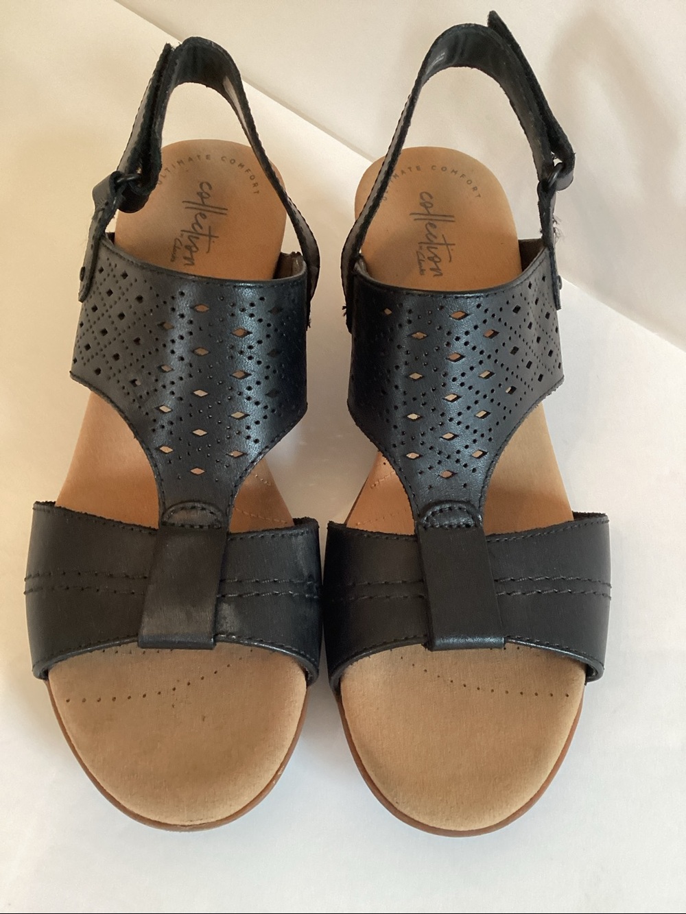 Clark’s Collection Perferate T-Strap Black Sandles